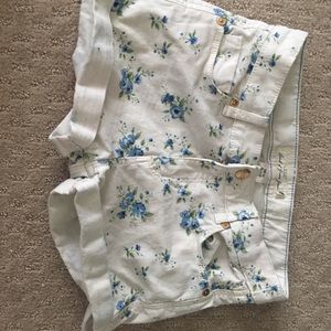 Floral jean shorts🌸